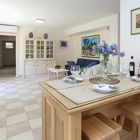 Secret Garden Barada Apartamento Trogir