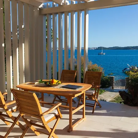 Secret Garden Barada Apartment *