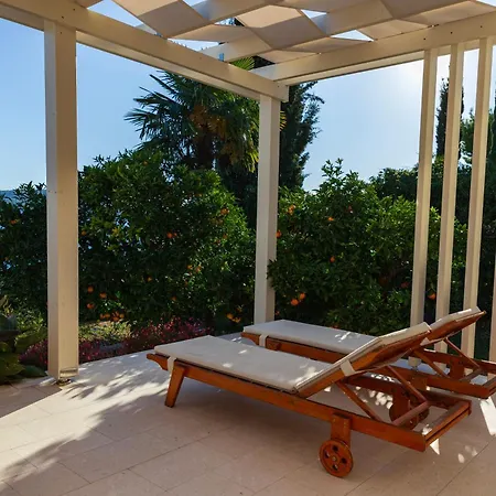 Secret Garden Barada Apartment