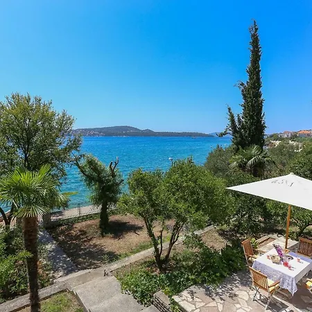Secret Garden Barada Apartment Trogir