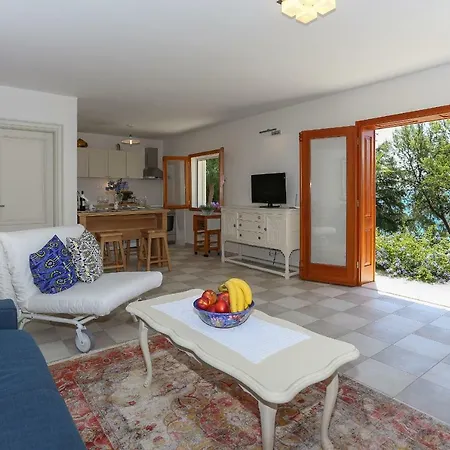 Apartment Secret Garden Barada