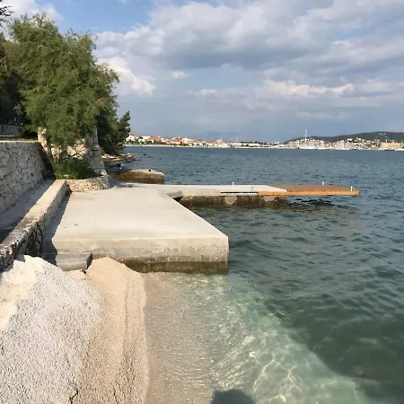Secret Garden Barada Apartment Trogir