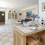 Secret Garden Barada Apartment Trogir