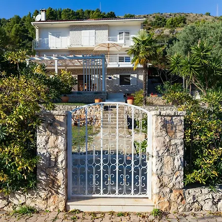 Apartment Secret Garden Barada
